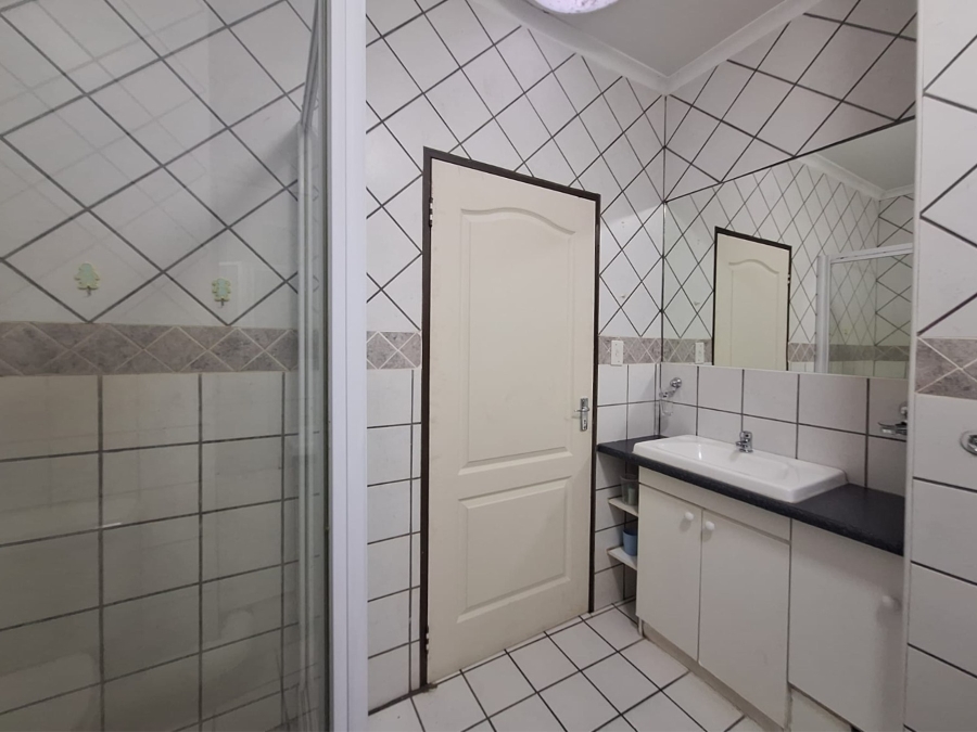 6 Bedroom Property for Sale in Meerhof North West